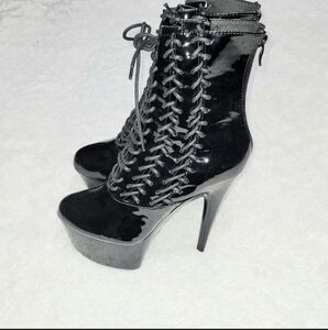 Ellie Deadstock Black Platform Heels with Lace Details Women's US Size 6! ✨️ NWO